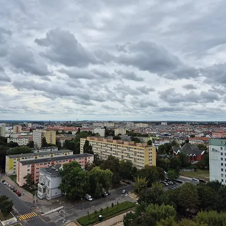 Hanza Tower Apartment *